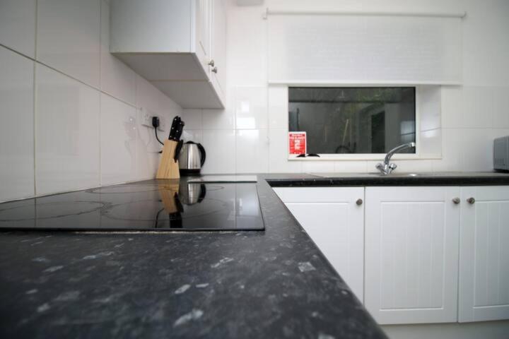City Centre, Parking, Smart Tv'S In All Rooms Swansea Exterior photo