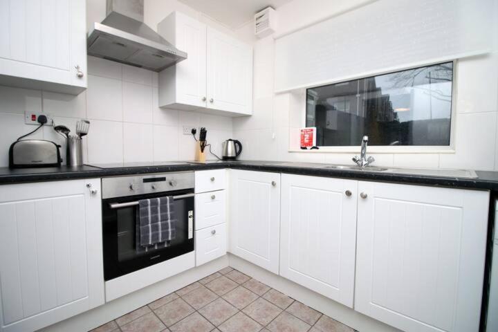 City Centre, Parking, Smart Tv'S In All Rooms Swansea Exterior photo